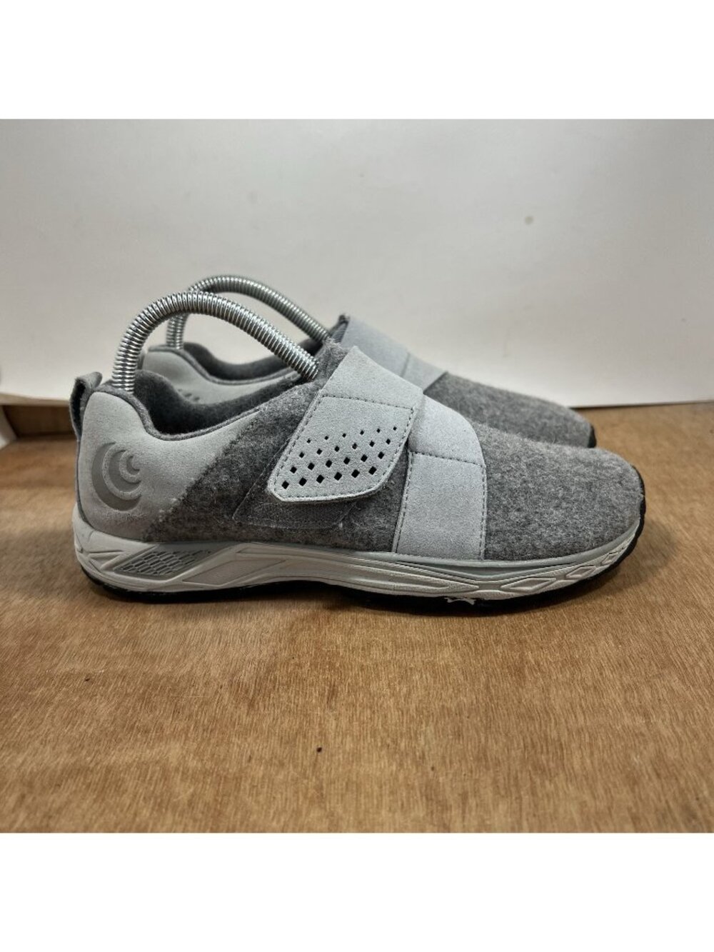 Topo Athletic Rekover Low Top Women Size 7 Grey Running Shoes